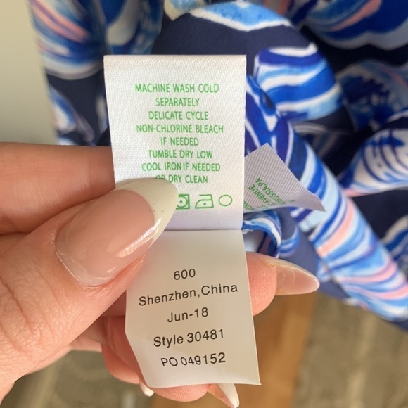 Lilly Pulitzer Lou Lou Off The Shoulder Top Bright Navy in Reel Life size xs - Picture 7 of 9